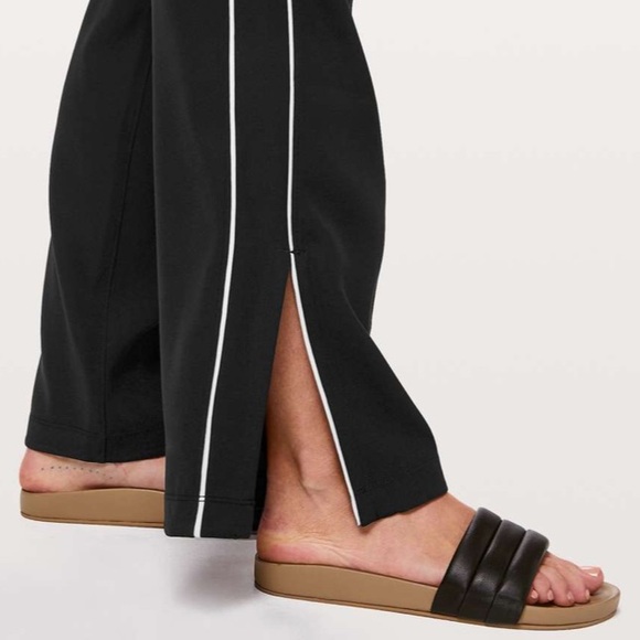 lululemon athletica Pants - LULULEMON On the Right Track Pant Size 6